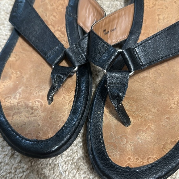 BOC Women's 9 Black Leatger Thong Flip Flops Sandals - Picture 4 of 5